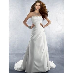 Alfred Angelo Style 2180J Wedding Dress
